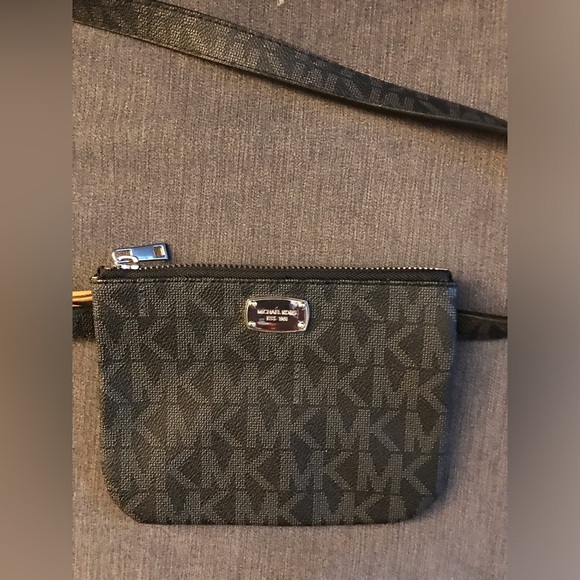 Belt Bag - Picture 3 of 8